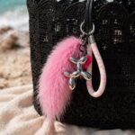 ÇANTA CHARM PEMBE TÜYLÜ